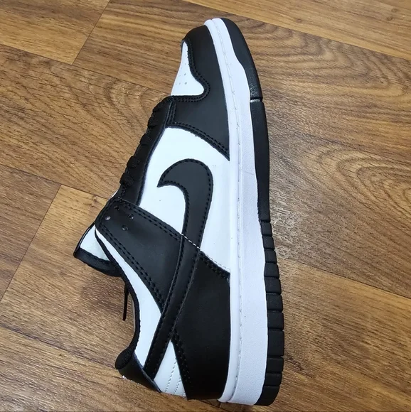 Nike Panda Dunks - Picture 9 of 10